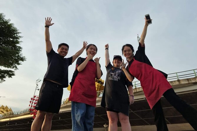 Da Nang Seafood Tour Hidden Gems & Night Life With Female Bikers - Local Fishermen Interaction