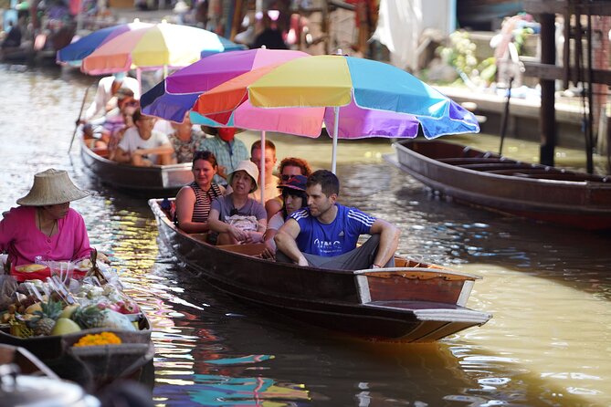 Day Tour From Bangkok to Maeklong and Damnoensaduak Market By Bus - Discovering Damnoensaduak Market