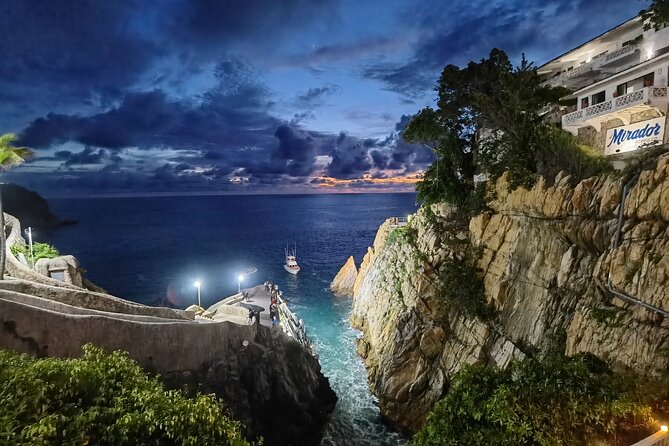 Deluxe High Cliff Divers Exhibition by Night W/Different Options - Additional Information