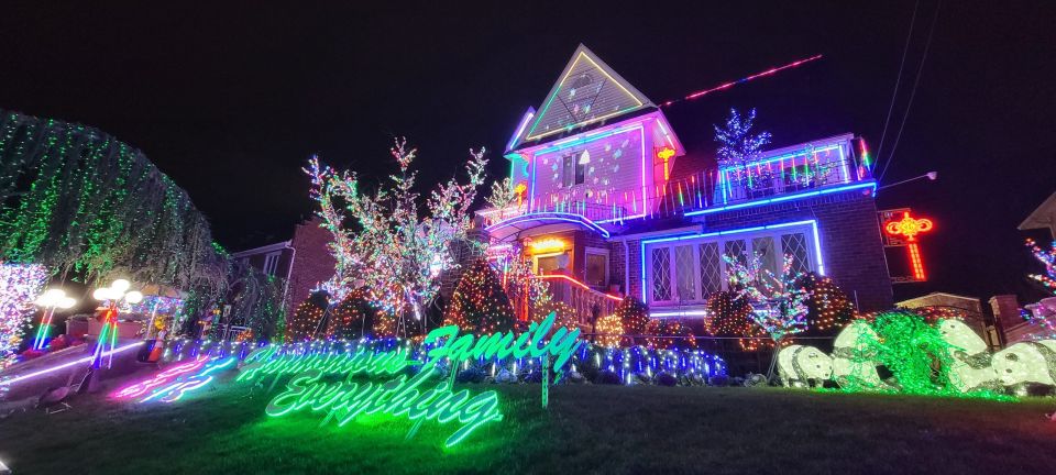 Dyker Heights Holiday Lights - Inclusions