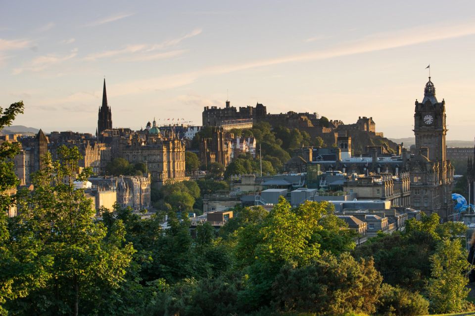 Edinburgh: Express Walk With a Local in 60 Minutes - LocalBini Connection