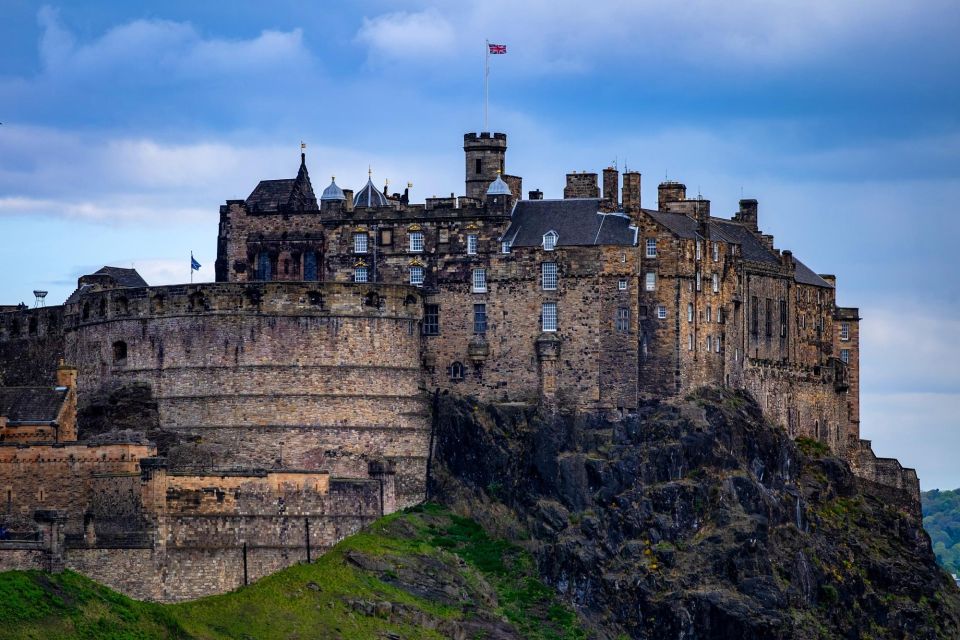 Edinburgh: Private Exclusive History Tour With Local Expert - Participant and Date Selection