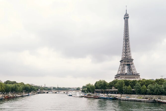 Eiffel Tower 1-Hour Private Professional Photoshoot - Pricing and Availability