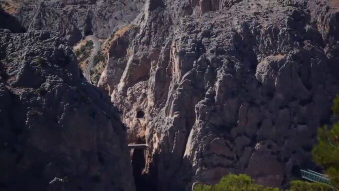 El Chorro: Caminito Del Rey Gorge Route Guided Walking Tour - Guides Expertise