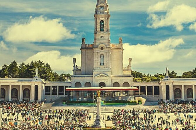 Fátima - Full Day Private Guided Tour From Lisbon by Minivan - Viators Operational Procedures