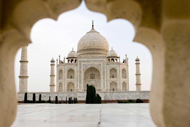 From Delhi: Luxury Taj Mahal Day Tour By Audi / BMW/ Mercedes - Pricing and Booking Details