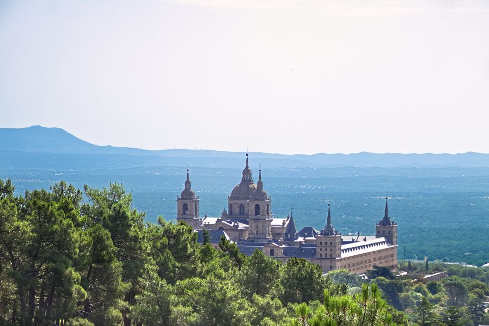 From Madrid: El Escorial and Valley's Basilica Half Day Tour - Review Summary