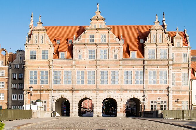 Gdansk's Historic Treasures: A Private Walking Tour - Exploring Gdansks Old Town