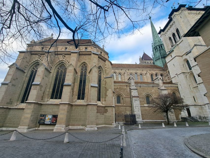 Geneva City Tour and Yvoire Medieval Village - Booking Details