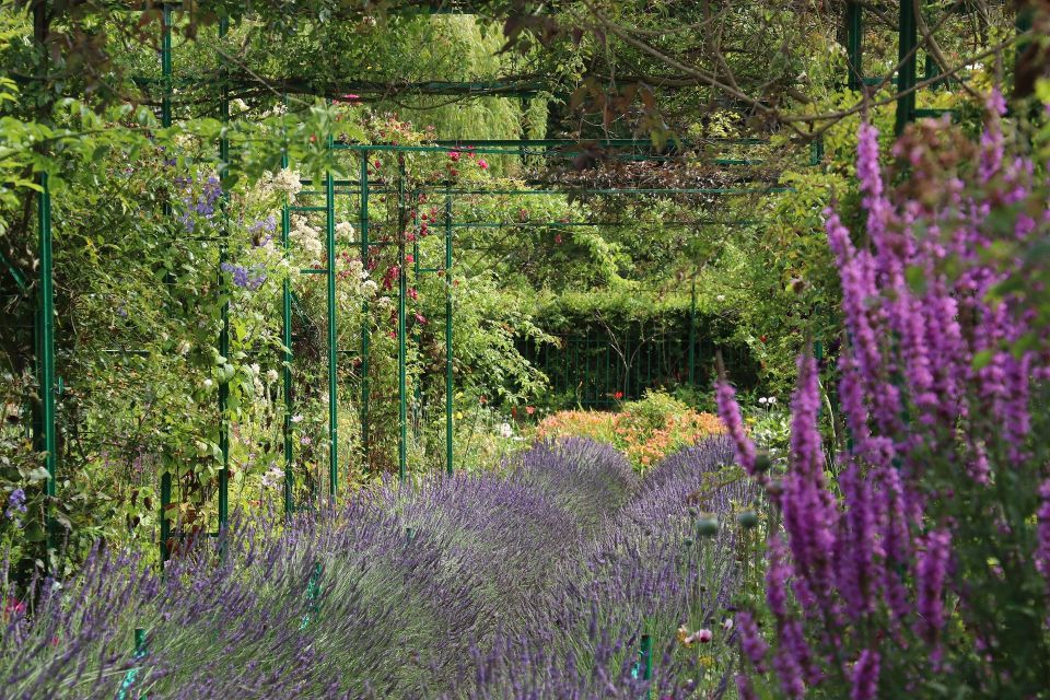 Giverny Private Guided Walking Tour - Giverny: Home of Impressionism