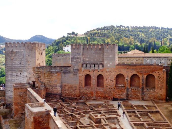 Granada: Alhambra and Generalife Gardens Guided Tour - Meeting Point Instructions and Details