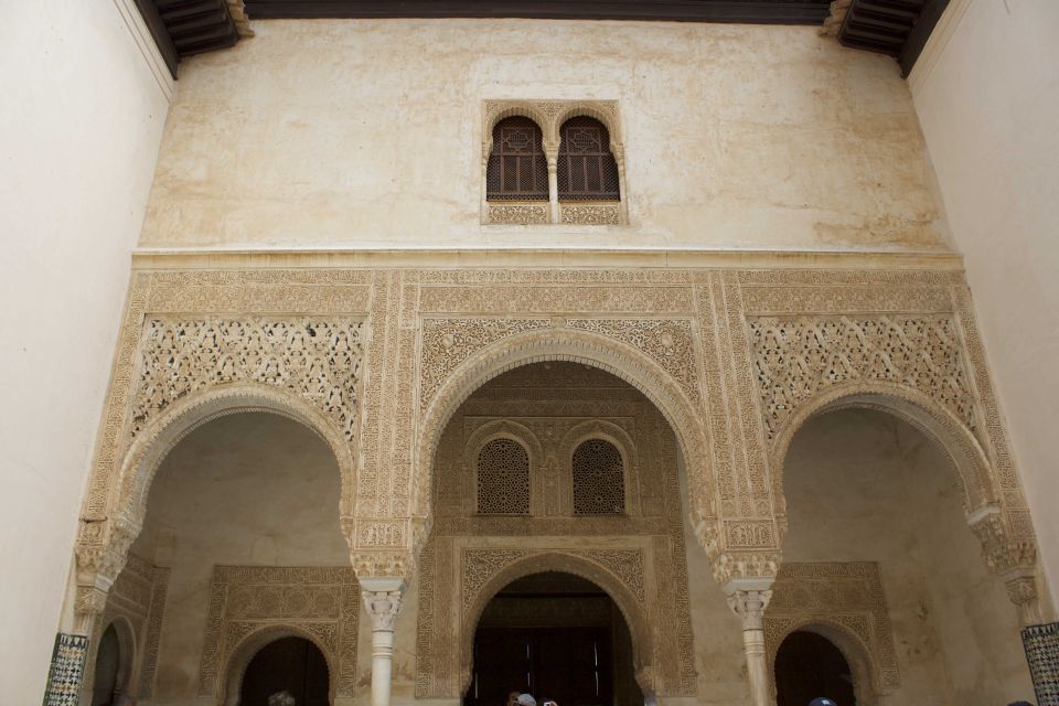 Granada: Alhambra Guided Tour With Nasrid Palaces - Background