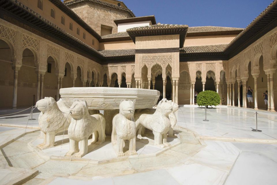 Granada: Alhambra Small Group Tour With Nasrid Palaces - Itinerary Highlights and Experience