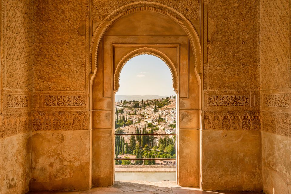 Granada: Alhambra Ticket and Guided Tour With Nasrid Palaces - Small-Group Vs. Private Experiences