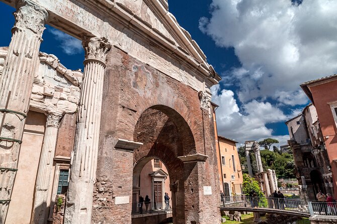 Highlights & Secrets of Rome - Private City Tour: Temples, Squares & Markets - Navigating Romes Bustling Markets