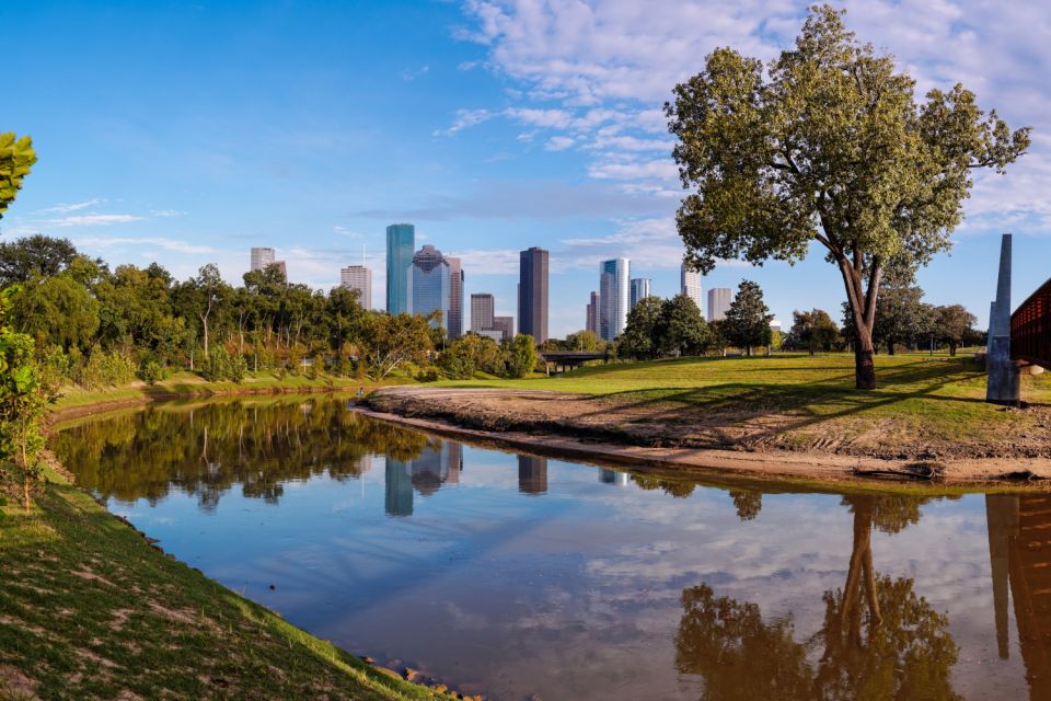 Houston: Sightseeing Self-Guided Driving Audio Tour - App Features