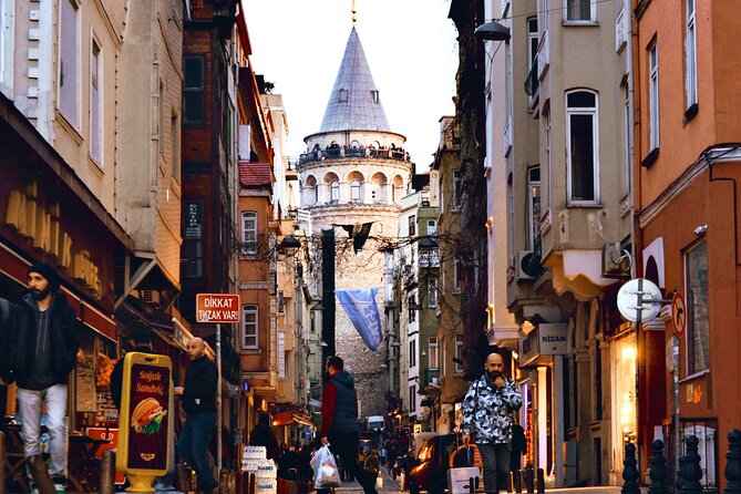 Istanbul Taksim, Istiklal, Galata Tower and Dolmabahçe Tour - Customer Interaction