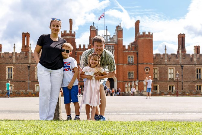 Kid-Friendly Hampton Court Palace Tour in London With Blue Badge Guide - Booking and Pricing Information