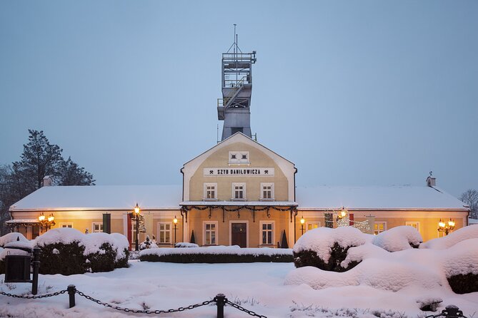 Krakow: Wawel Castle & Cathedral and Wieliczka Salt Mine Guided Tour With Lunch - Tour Schedule