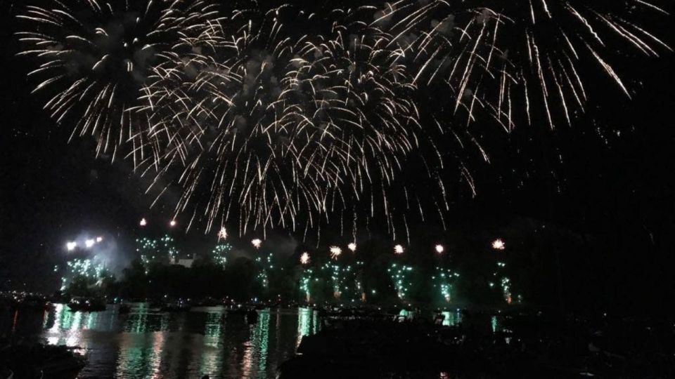 Lake Como by Night Private Boat Tour Groups of 1 to 7 People - Inclusions and Booking Details