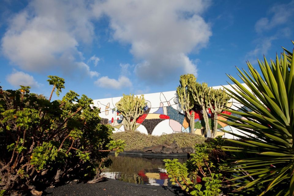 Lanzarote: César Manrique & Teguise Market From Cruise Port - Itinerary Highlights