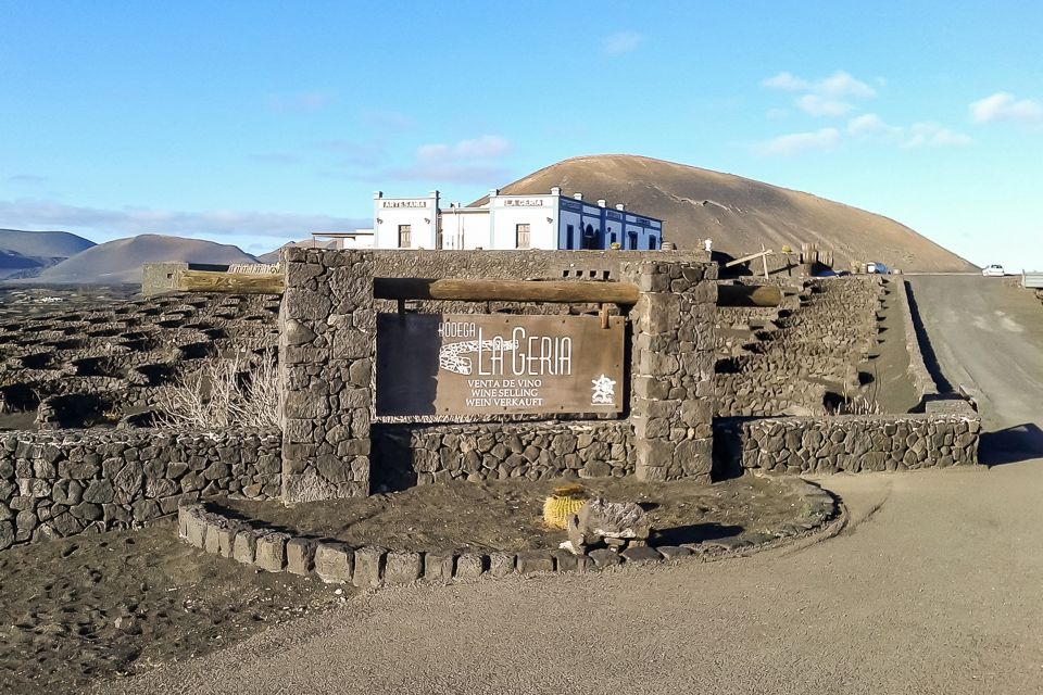 Lanzarote: Timanfaya National Park Volcanic Craters Tour - Tour Description and Transportation