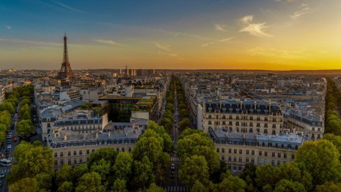 L'arc De Triomphe and the Champs-Élysées Discovery Tour - Private Group Option