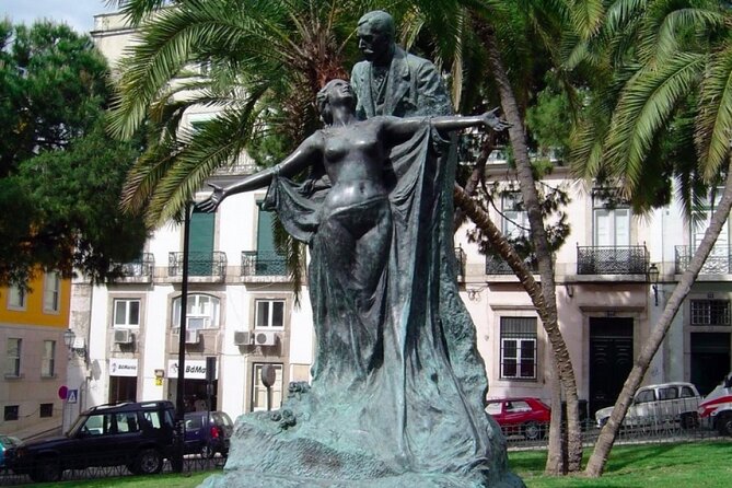 Lisbon Scavenger Hunt: Princes, Poets, Playwrights & Promenades - Cultural Icons Challenge