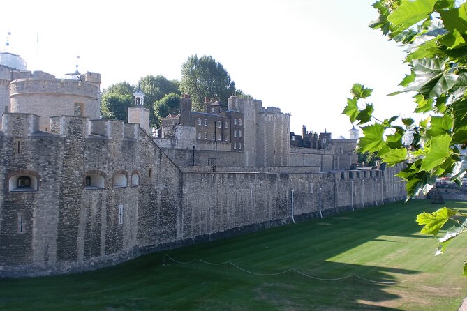 London Private Walking Tour With a Professional Guide - Cancellation Policy