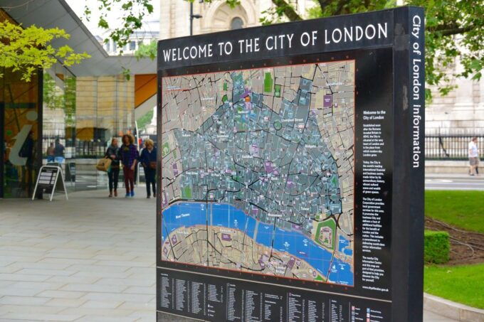 London: Walk the City With a Certified Guide in German - Important Information