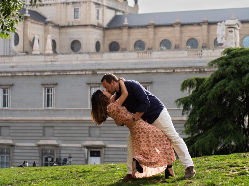 Madrid: Romantic Photoshoot for Couples - Full Description of the Activity