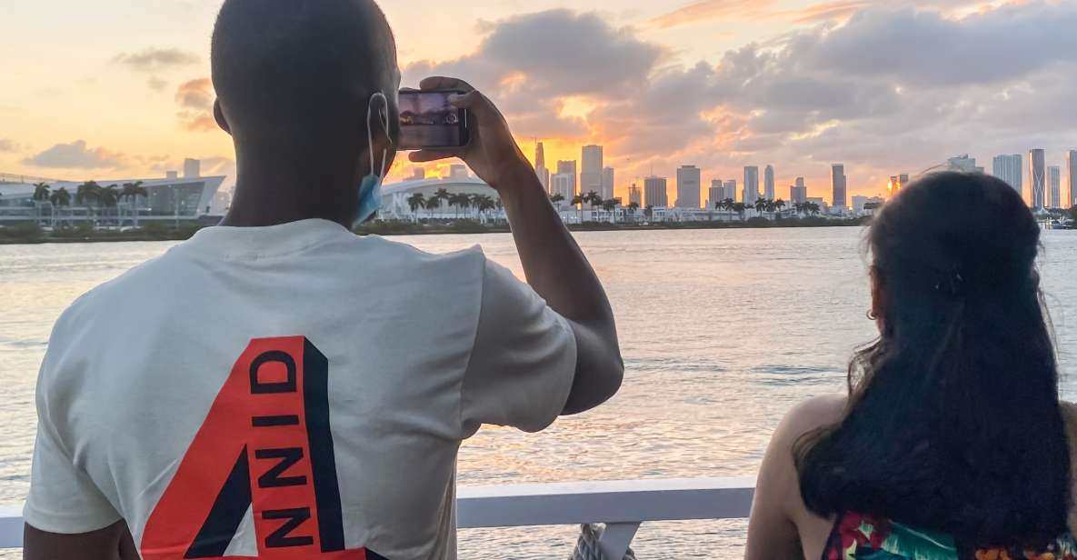Miami: Sunset Cruise Through Biscayne Bay and South Beach - Bilingual Commentary