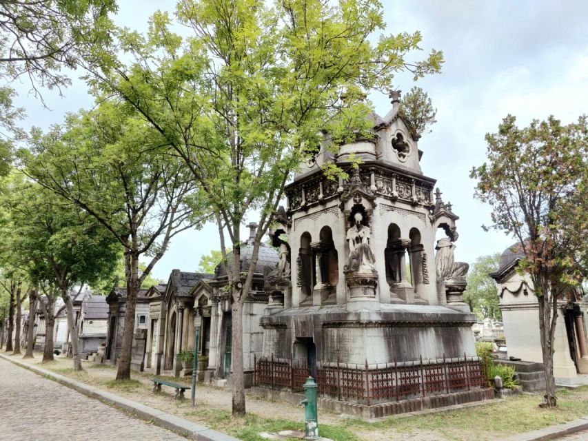 Montmartre and Pere-Lachaise Self-Tour With Audio Guide - Preparation Tips for the Tour