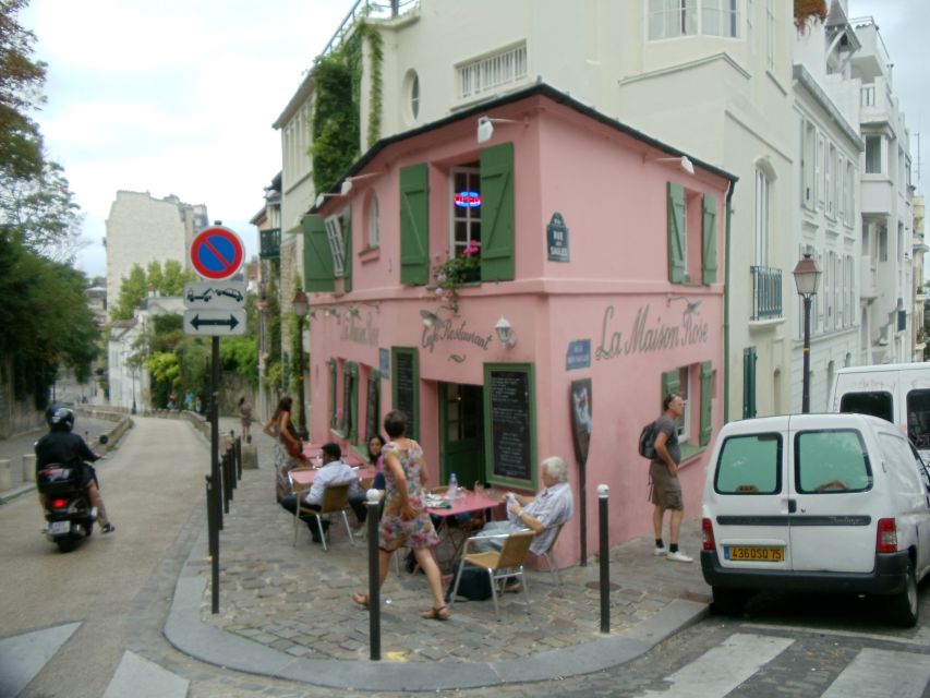 Montmartre Self-Guided Walking Tour and Scavenger Hunt - Tour Experience