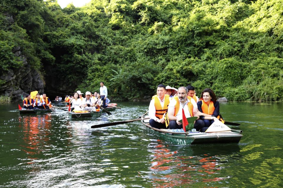 Ninh Binh: Bai Dinh - Trang An - Mua Cave Small Group Tour - Mua Cave Exploration