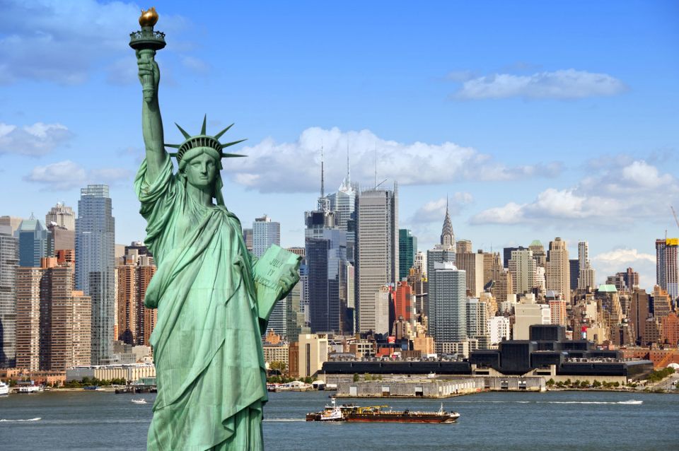 NYC: Visit Statue of Liberty & 3h Manhattan Walking Tour - Location and Details
