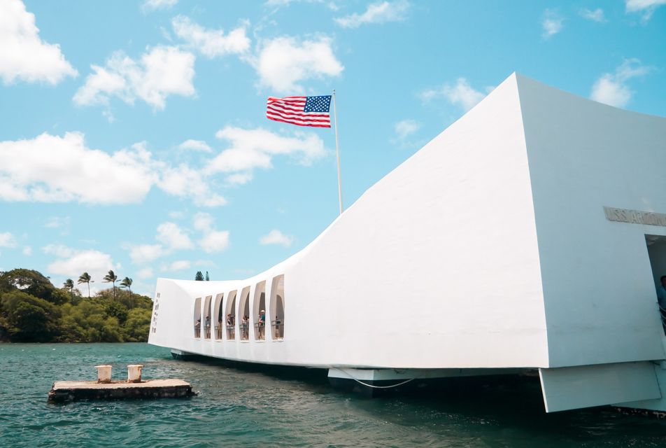 Oahu: Pearl Harbor, USS Arizona, and City Tour - Downtown Honolulu Architecture