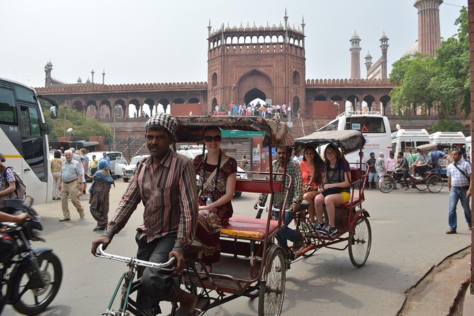 Old Delhi Photography & Food Tour With Rickshaw Ride to Masterji Kee Haveli - Visiting Masterji Kee Haveli