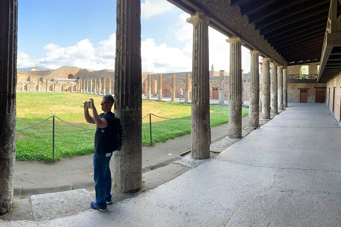 Once Upon a Time Pompeii 2 and a Half Hour Tour - Traveler Engagement