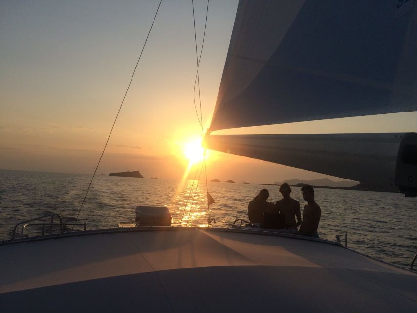 Palma De Mallorca: Deluxe Catamaran Sailing Tour With Meal - Highlights of the Tour