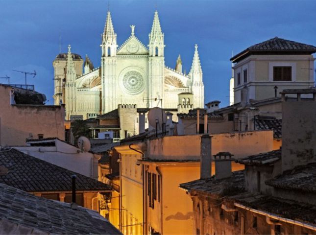 Palma De Mallorca: Old Town Atmospheric Evening Tour - Important Information and Recommendations