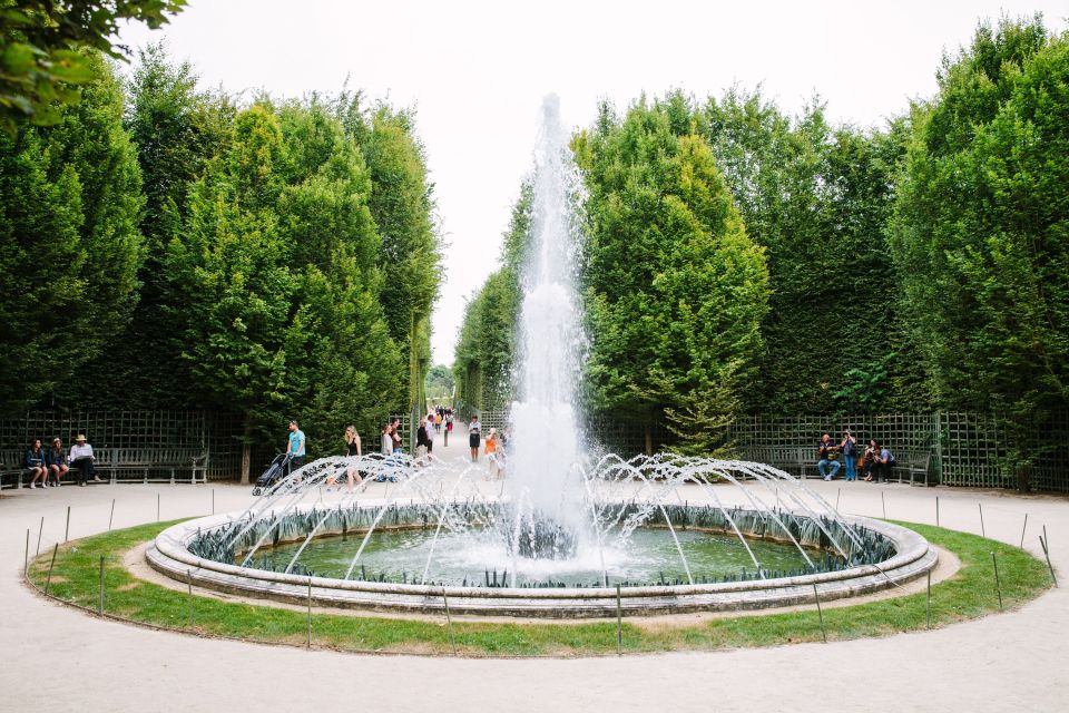 Paris: Gardens of Versailles Walking Tour & Palace Entry - Meeting Point and Important Information