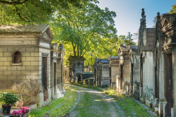 Paris: Haunted Père Lachaise Cemetery Guided Tour - Full Description