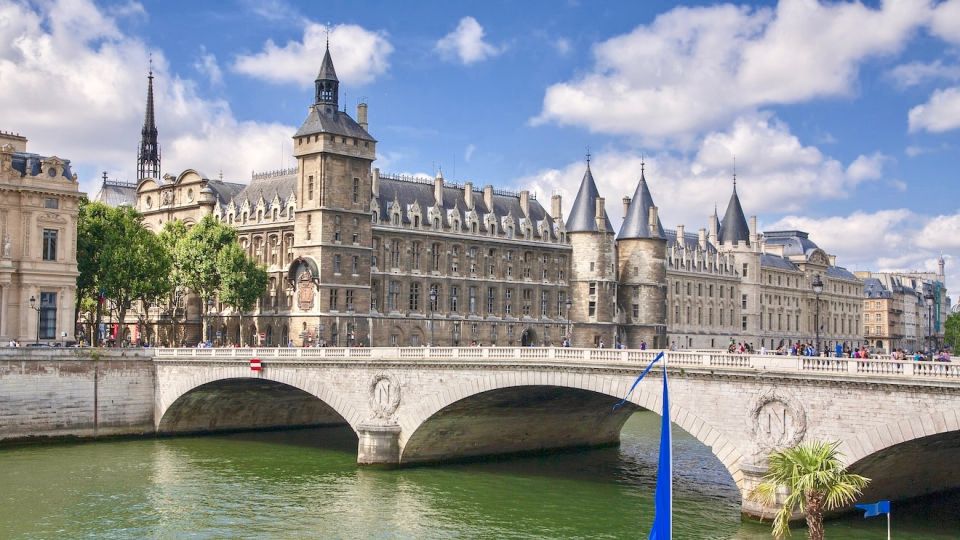 Paris - Historic City Center Guided Tour - Inclusions and Exclusions