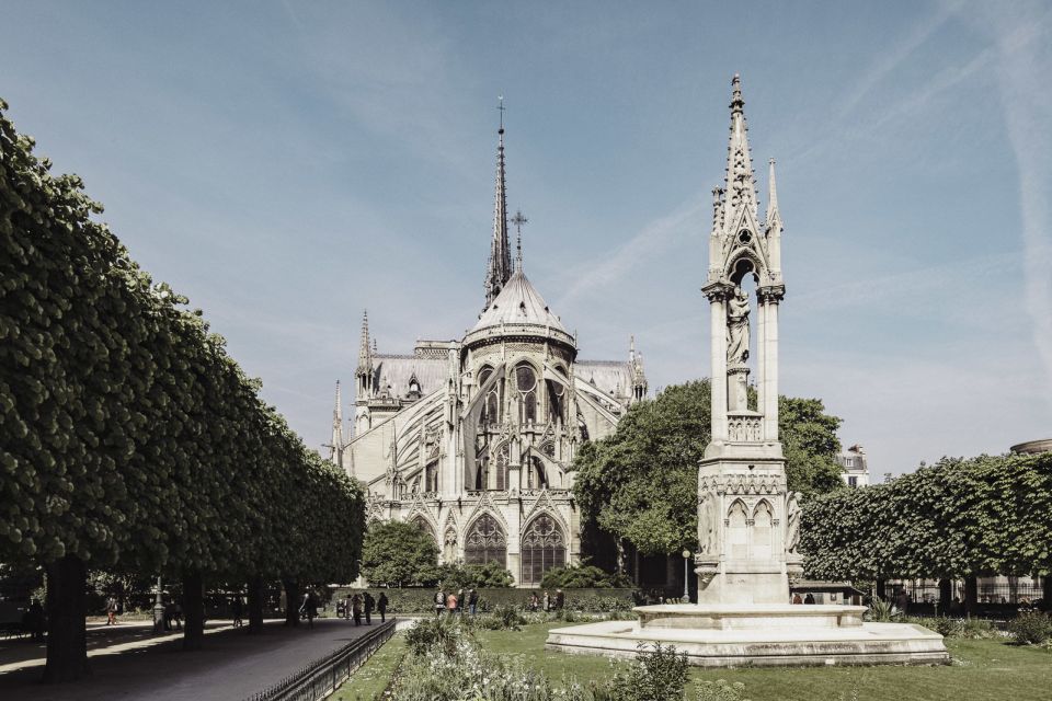 Paris: Île De La Cité Tour, Cruise & Sainte Chapelle Entry - Seine River Cruise Experience