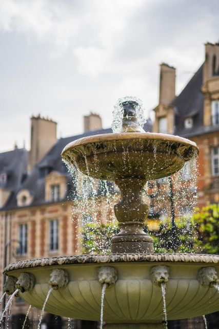 Paris: Le Marais Highlights Guided Small Group Walking Tour - Not Included