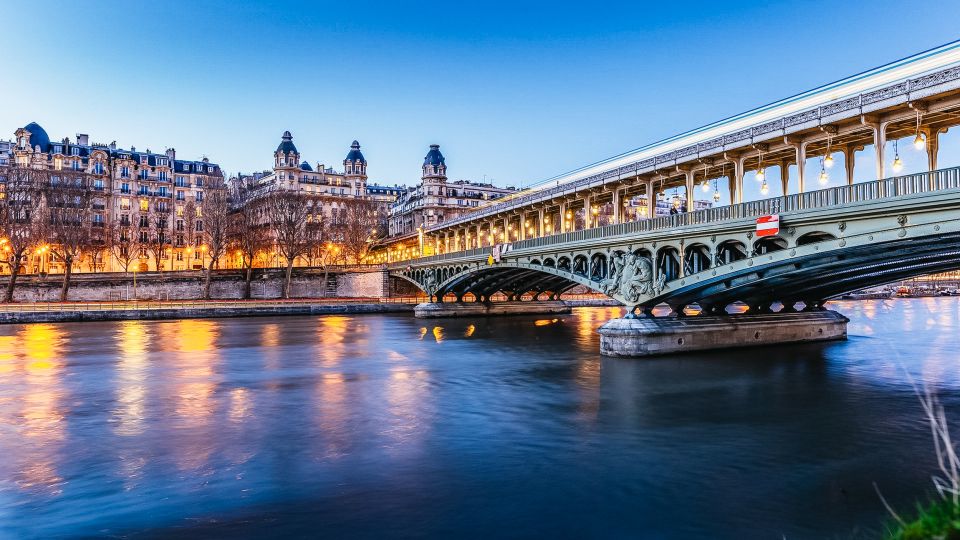 Paris: Night River Cruise On The Seine With Waffle Tasting - Meeting Point and Location