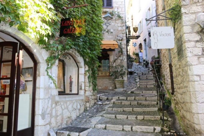 Perfume Factory of Grasse, Glass Blowers and Local Villages - Scenic Stops