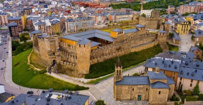 Ponferrada: Castle of the Templars Entry and Guided Tour - Free Time Exploration