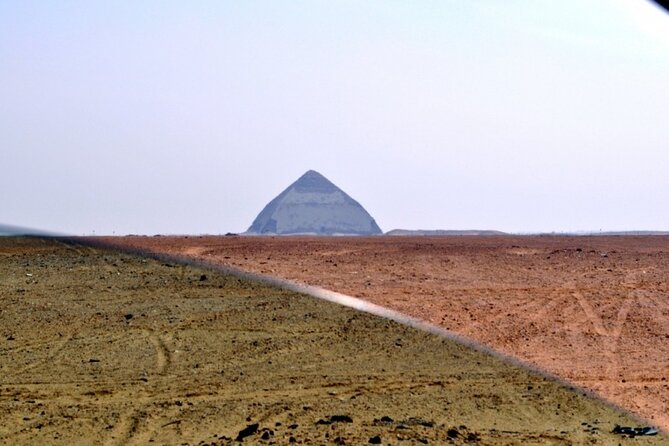 Private Guided Tour to Giza Pyramids, Sphinx, Saqqara and Dahshur - Background